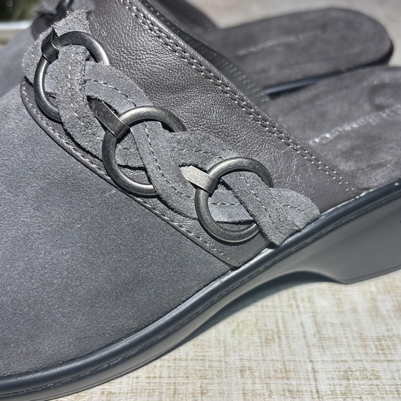 G.H. Bass & Co. Gray Suede Leather Clog Mules in Like New Condition! - Picture 10 of 11